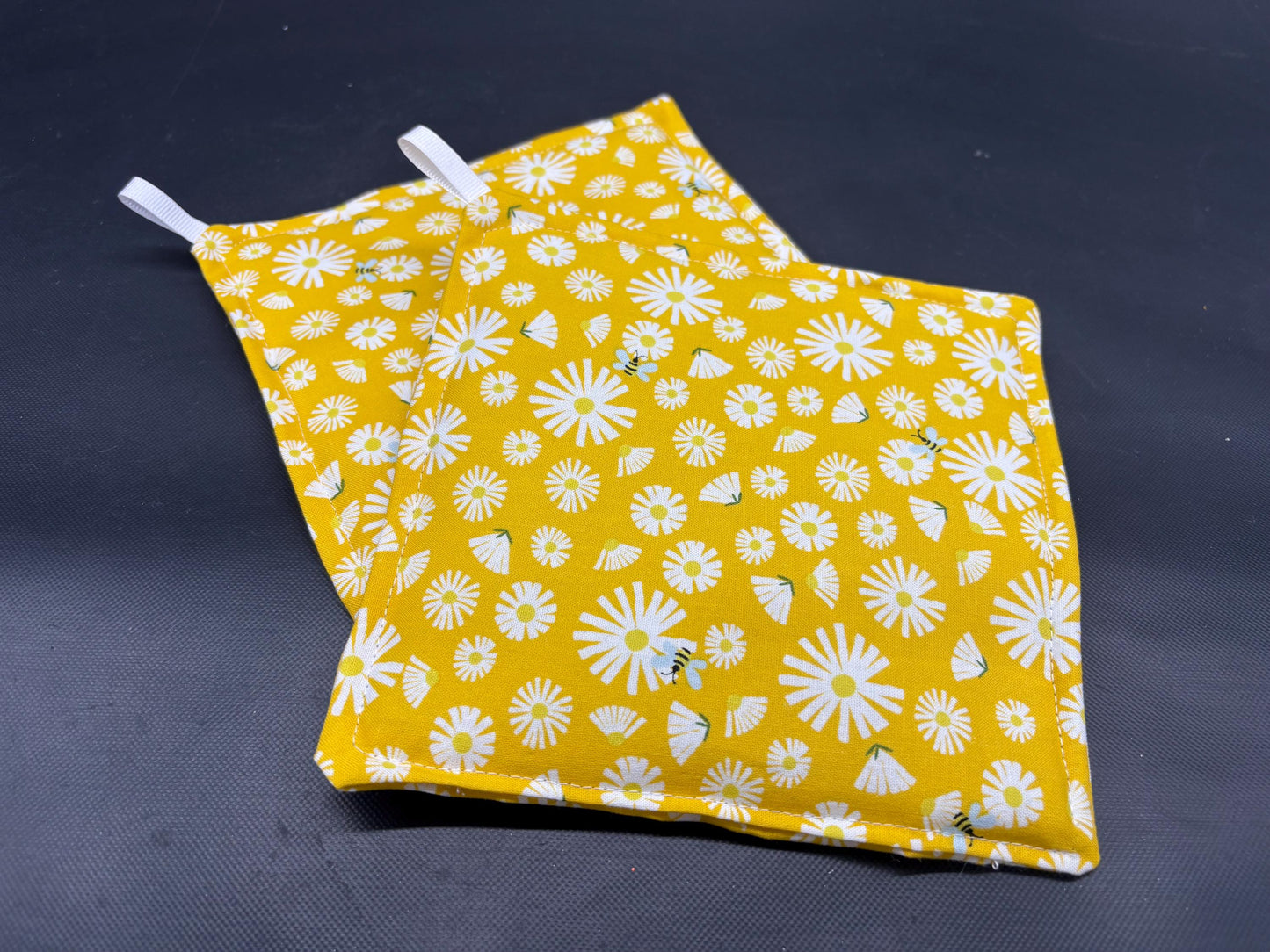 Bumble Bee & Daisy Potholder Set: Quilted Cotton Hot Pads