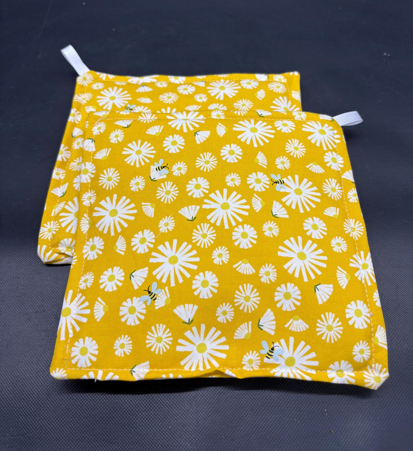 Bumble Bee & Daisy Potholder Set: Quilted Cotton Hot Pads