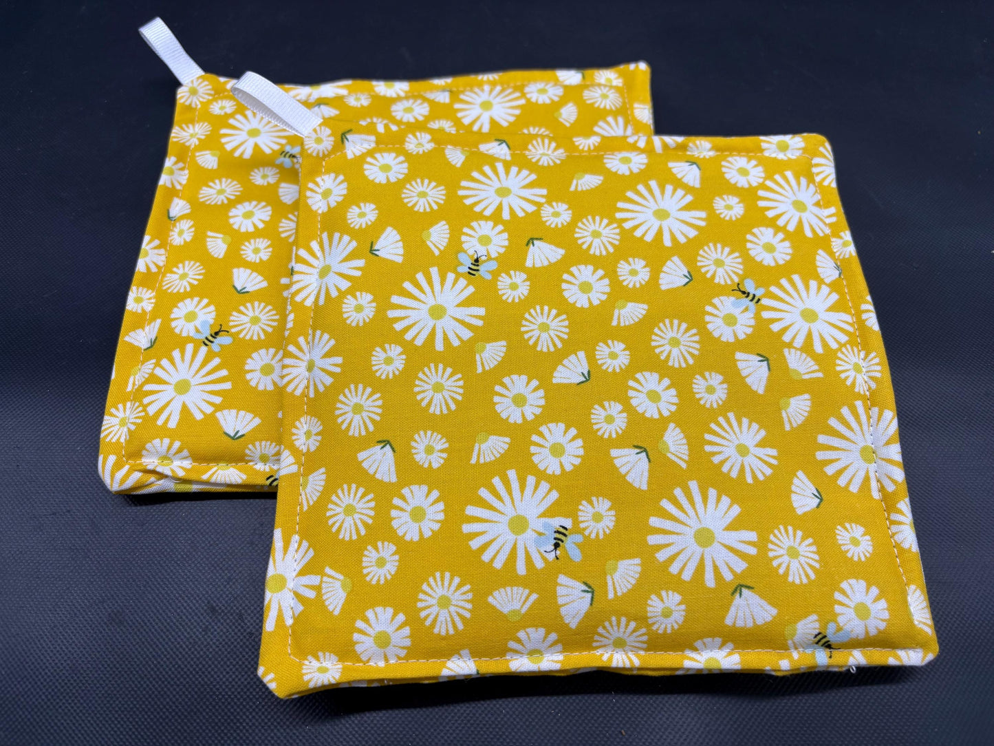 Bumble Bee & Daisy Potholder Set: Quilted Cotton Hot Pads